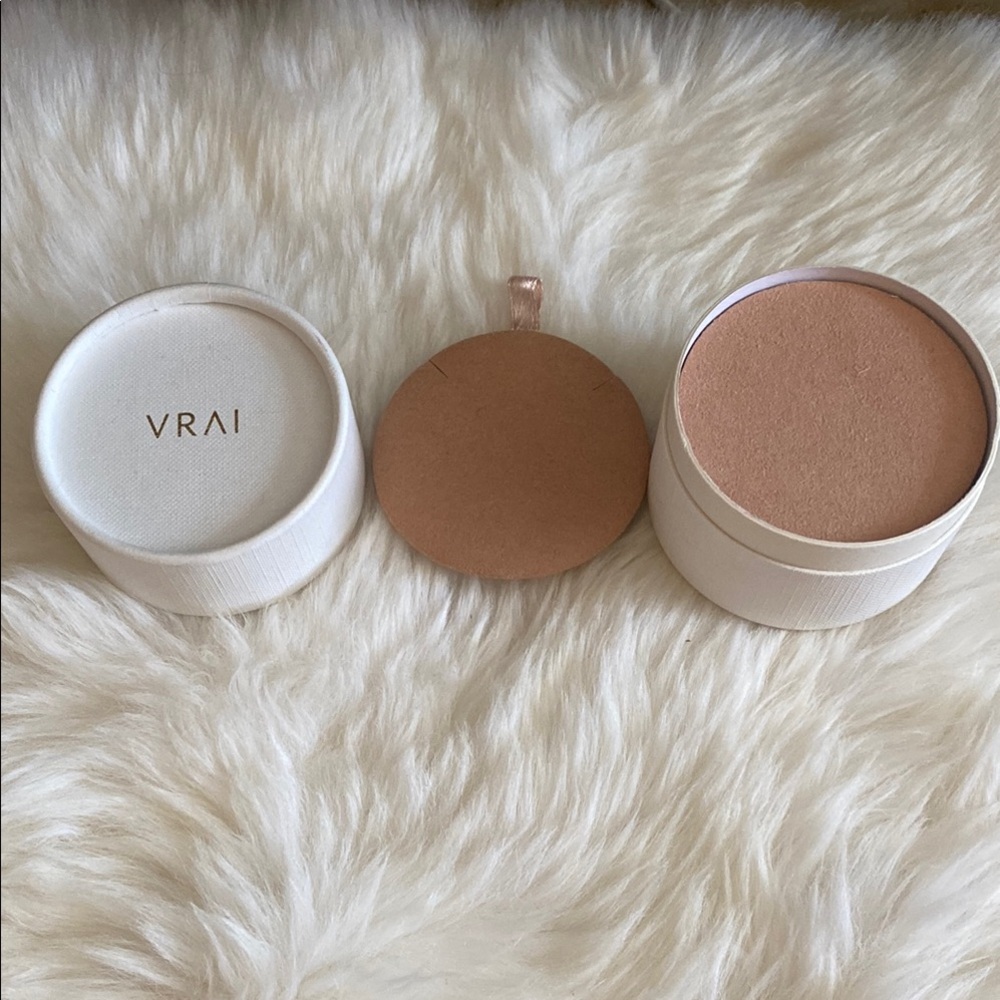VRAI Jewelry Box for a necklace